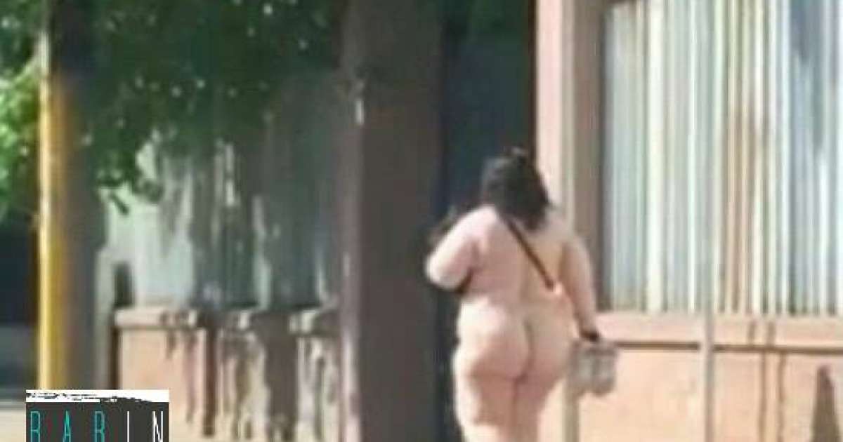Bari, donna passeggia tutta nuda su corso Alcide De Gasperi: video